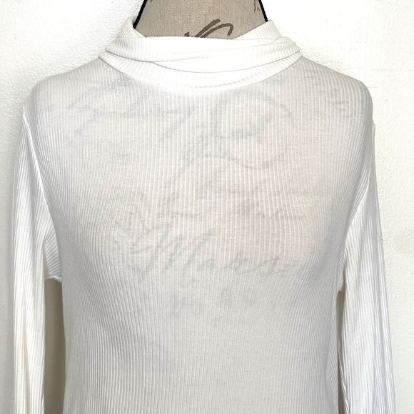 Old Navy Womens Blouse Size Medium Petite White Turtleneck Ribbed Sea Salt - Picture 4 of 13
